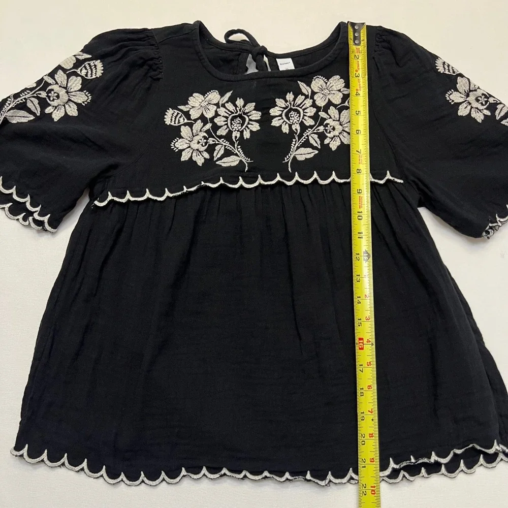 Old Navy Black Cream Floral Embroidered Scallop Boho Babydoll Top Size XS